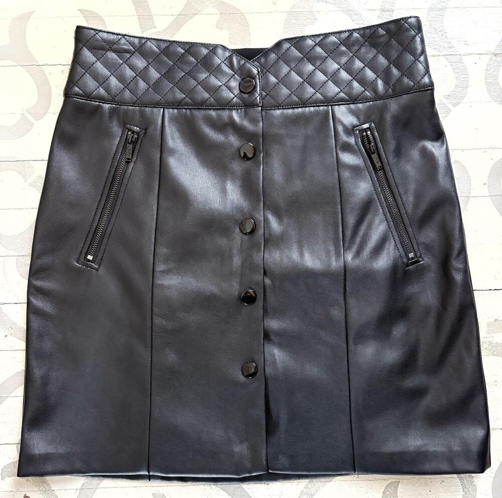 Carmen Marc Valvo Women's Size 4 Black Quilted Faux Leather Mini Skirt